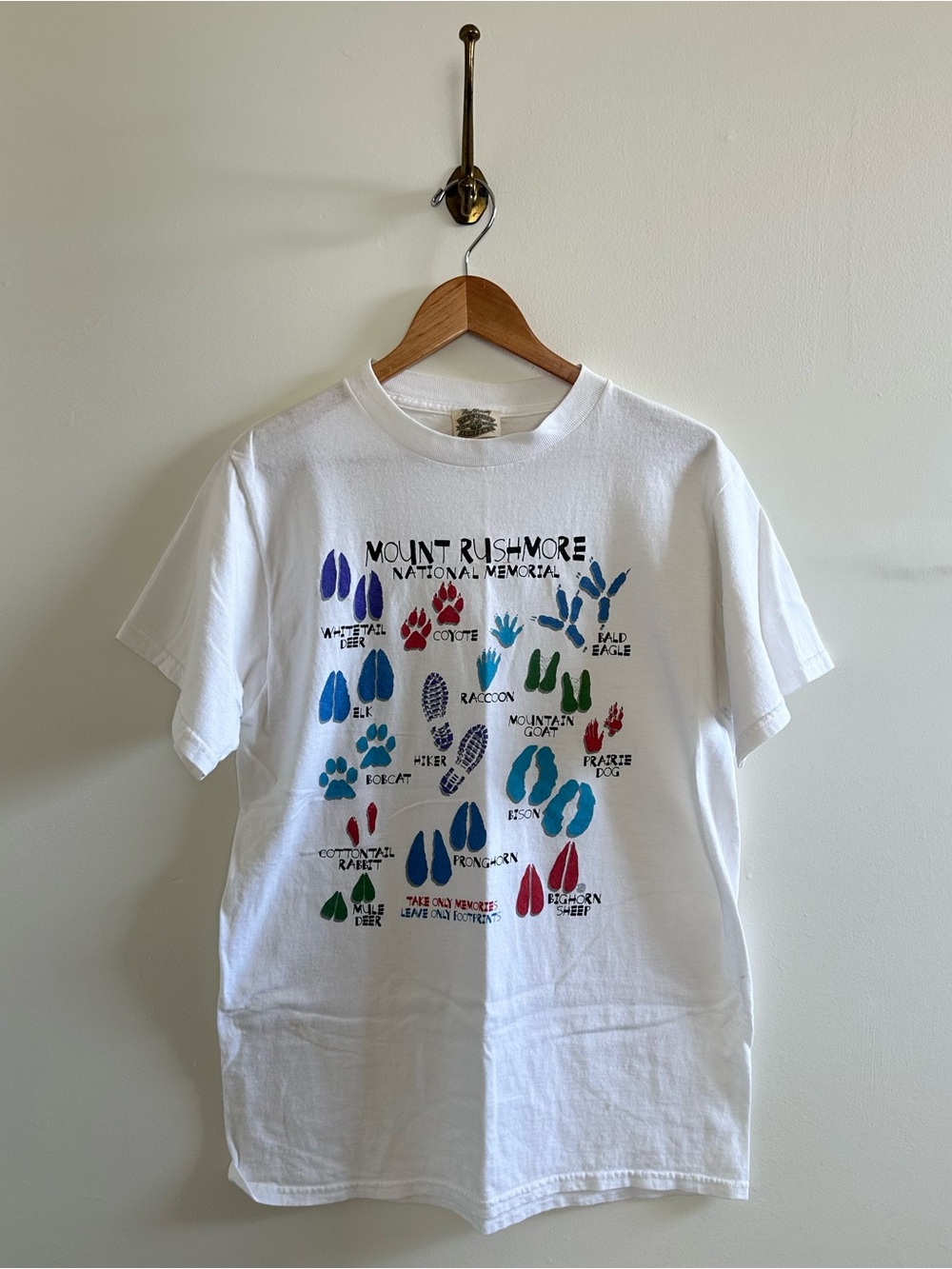 Vintage Mount Rushmore tshirt with animal track prints